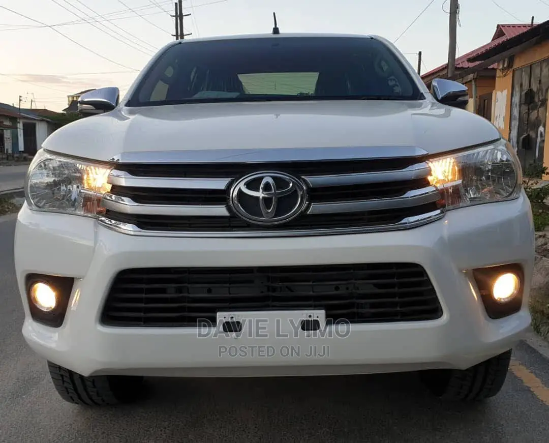 New Toyota Hilux 2016 White
