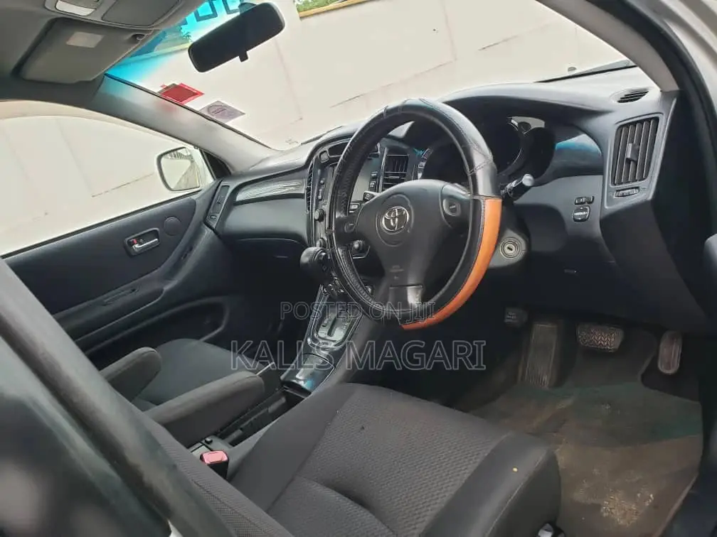 Toyota Kluger 2003 Silver