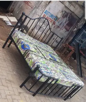 Kitanda Simple Chuma Imara Kutoka at Makinisale