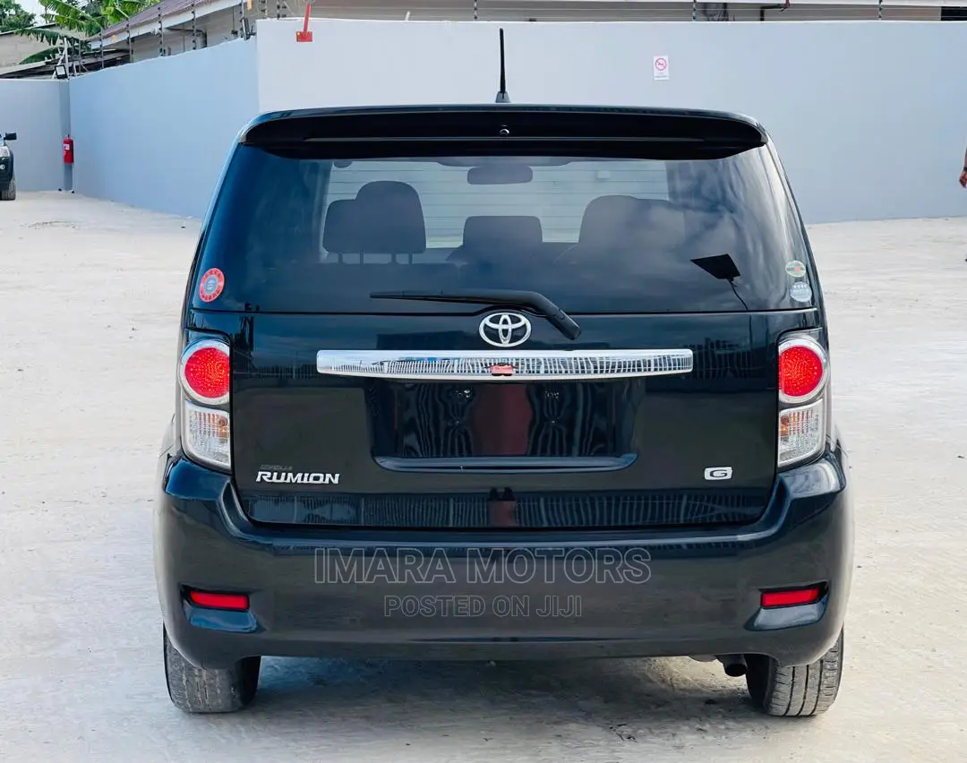 Toyota Corolla Rumion 2010 Black