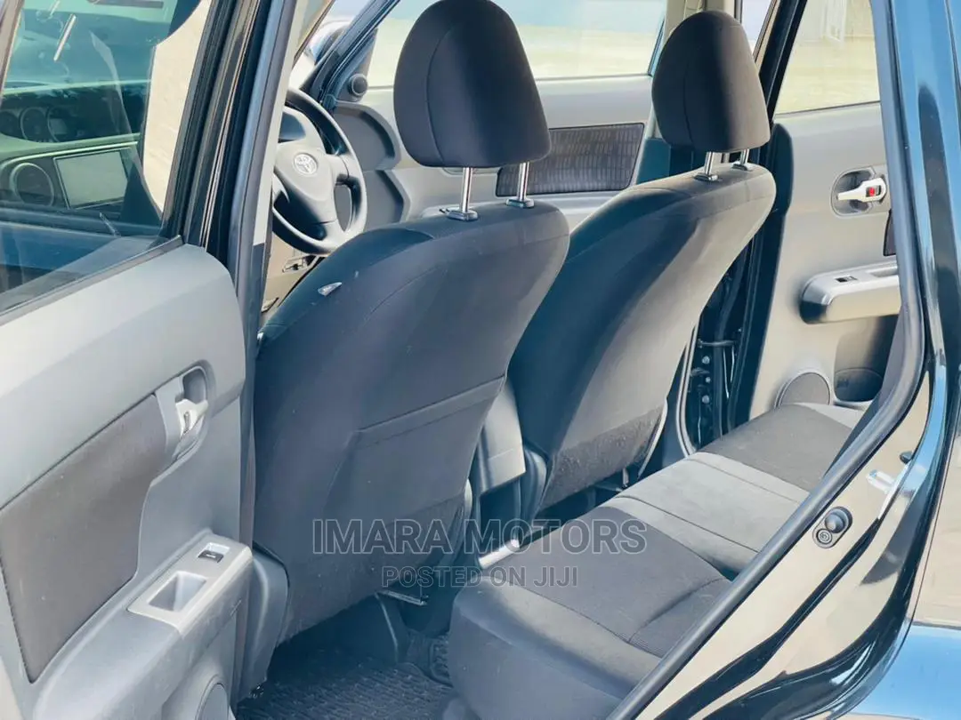 Toyota Corolla Rumion 2010 Black