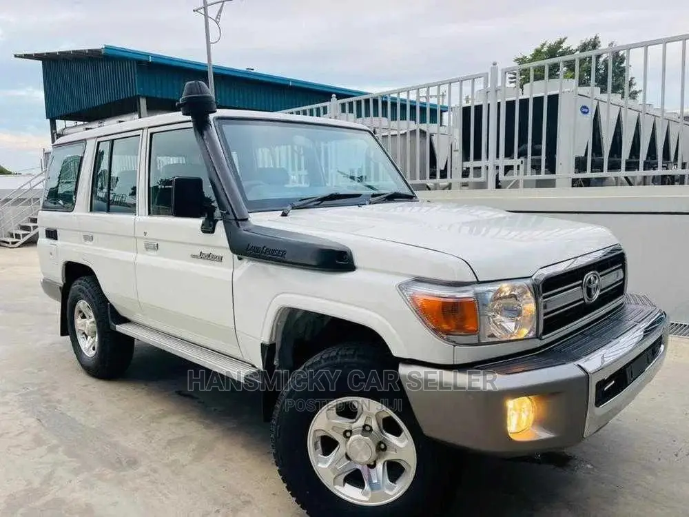 Toyota Land Cruiser 2009 White
