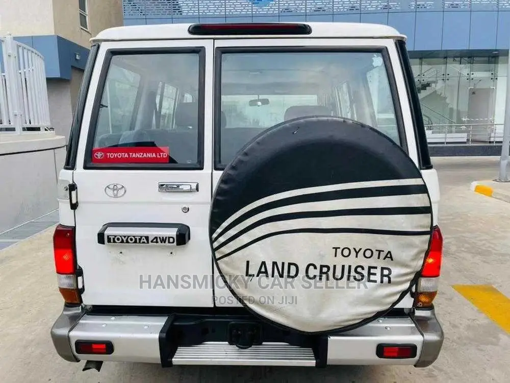Toyota Land Cruiser 2009 White