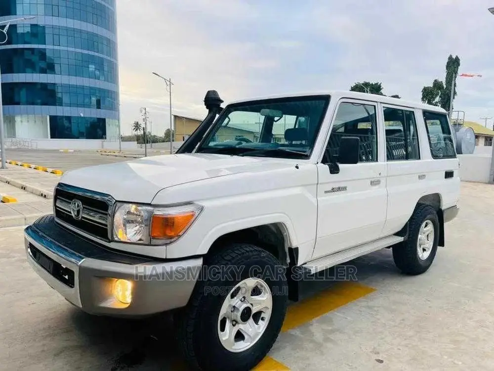 Toyota Land Cruiser 2009 White
