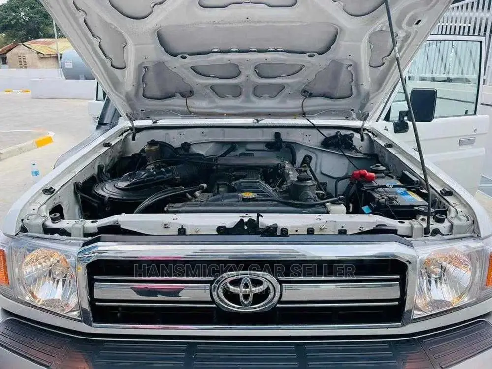 Toyota Land Cruiser 2009 White
