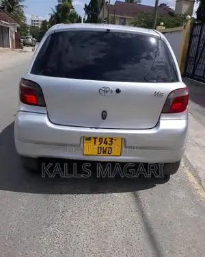 Toyota Vitz 2004 Gray