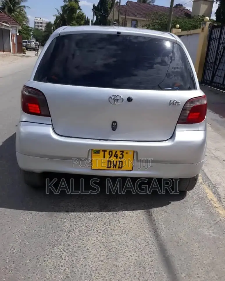 Toyota Vitz 2004 Gray