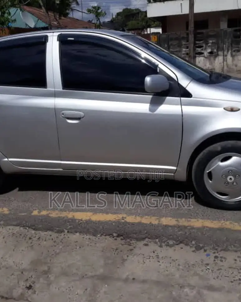 Toyota Vitz 2004 Gray