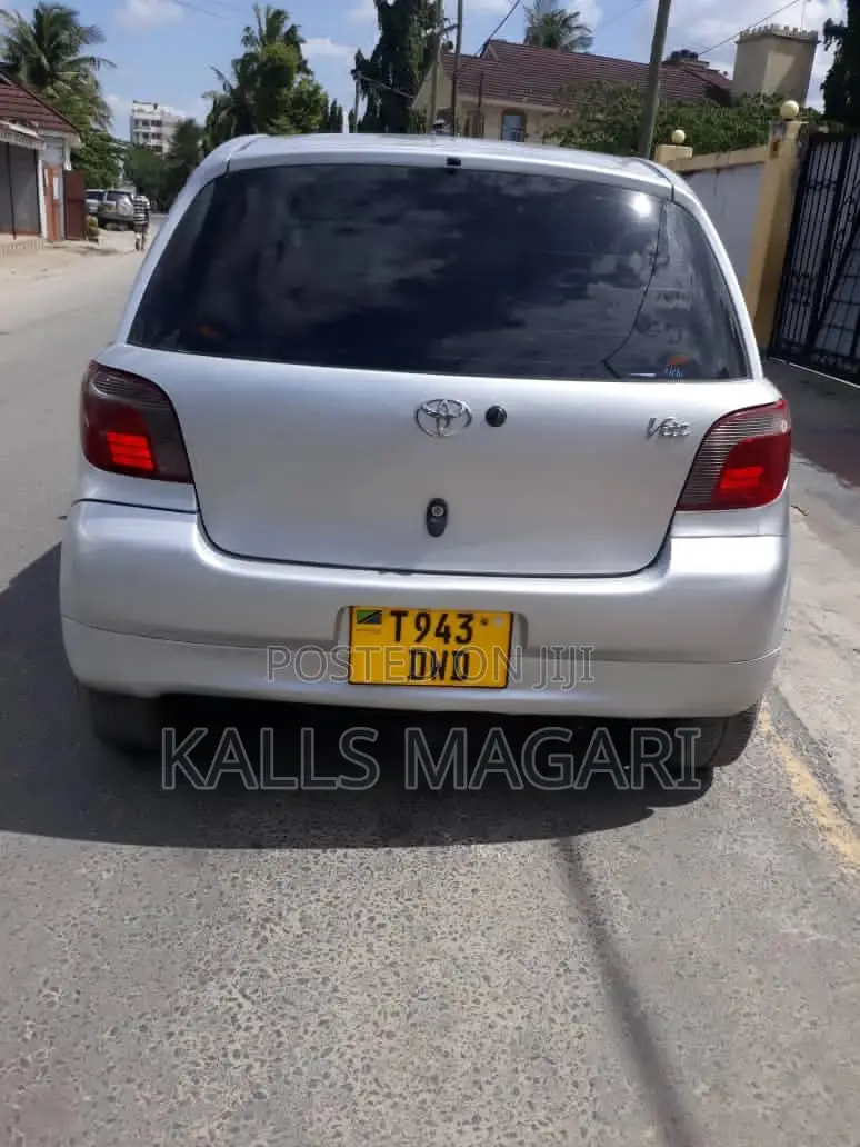 Toyota Vitz 2004 Gray