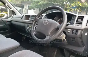 Toyota HMV 2017 White