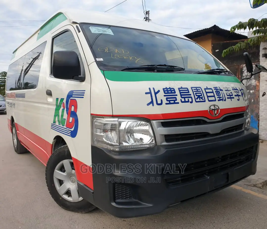Toyota HMV 2017 White
