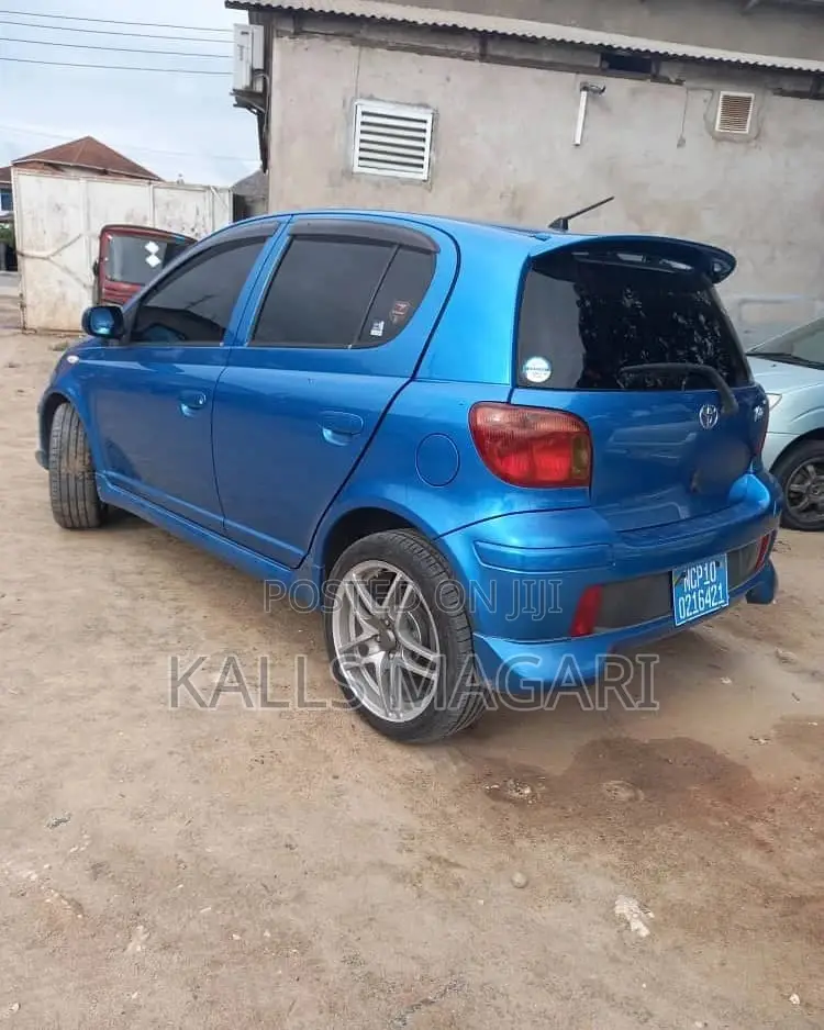 Toyota Vitz 2004 Blue