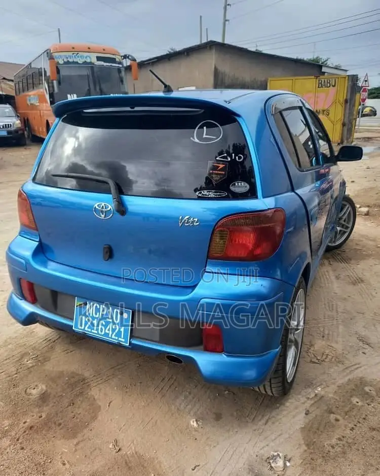 Toyota Vitz 2004 Blue