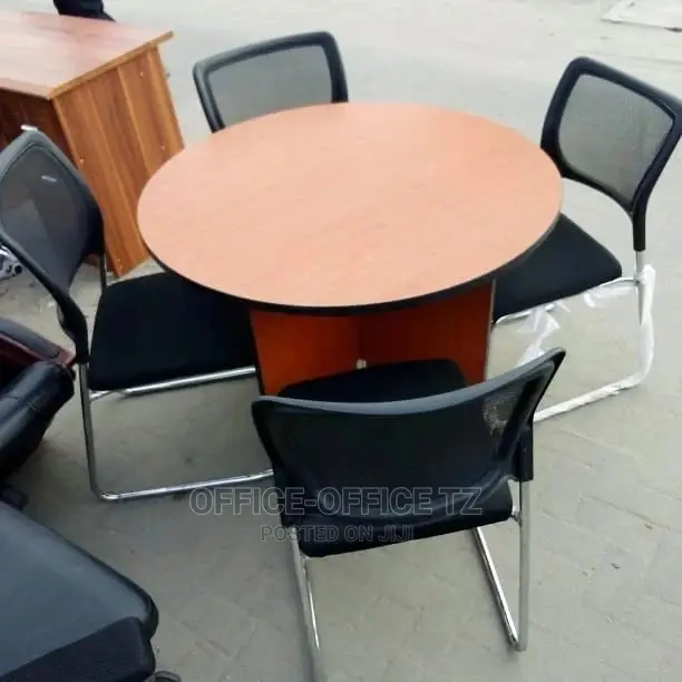 Round Table + Chairs