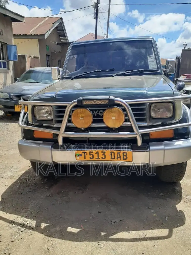 Toyota Land Cruiser 2004 Black