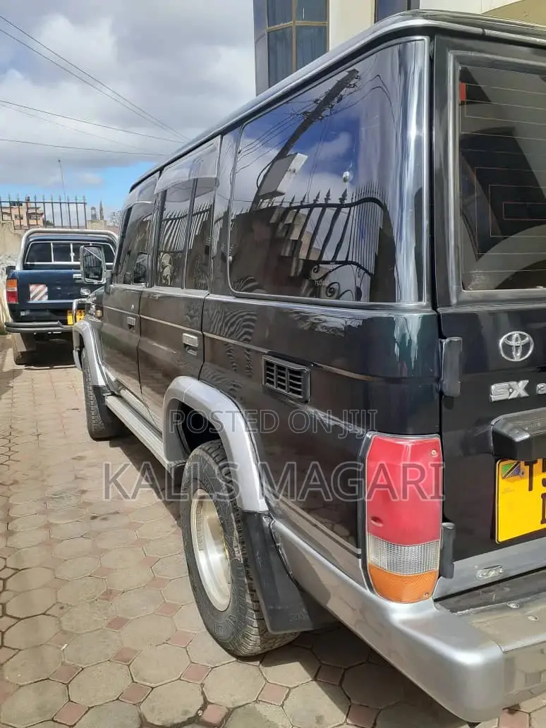 Toyota Land Cruiser 2004 Black