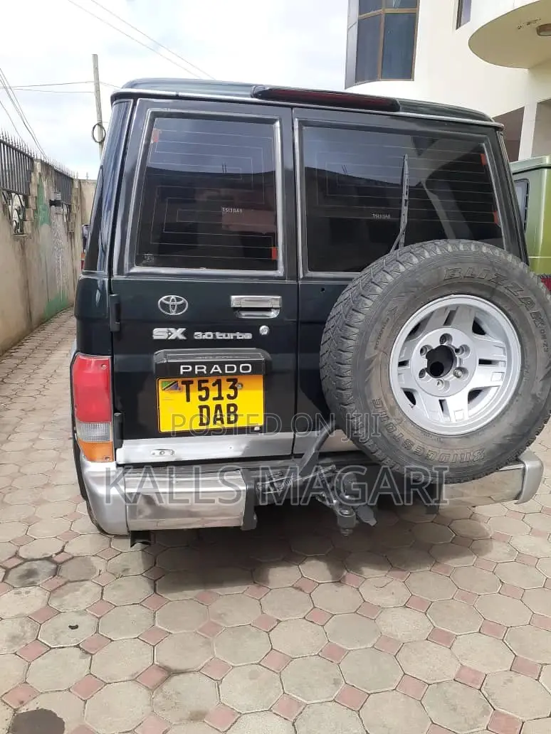 Toyota Land Cruiser 2004 Black