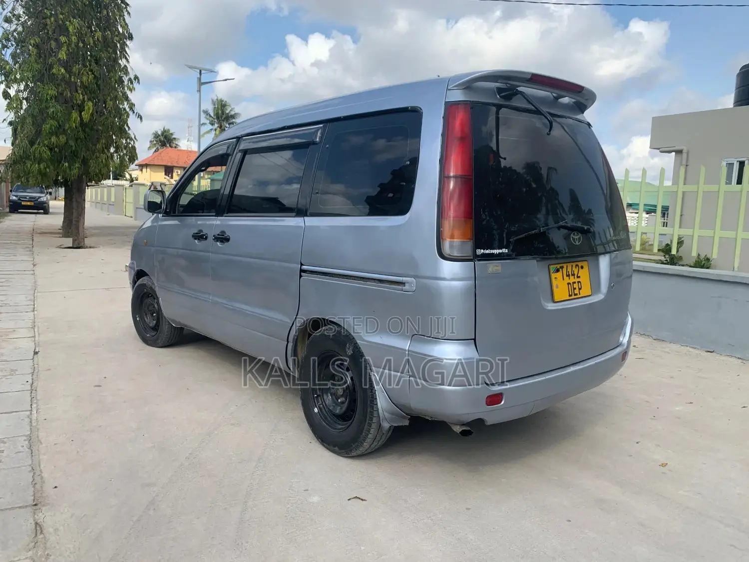 Toyota Noah 2001 Gray