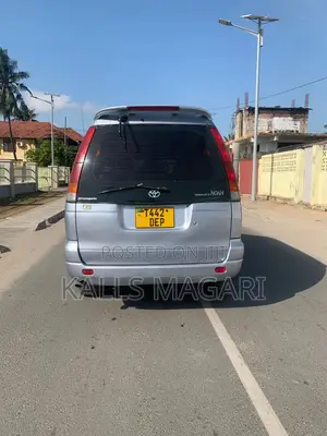Toyota Noah 2001 Gray