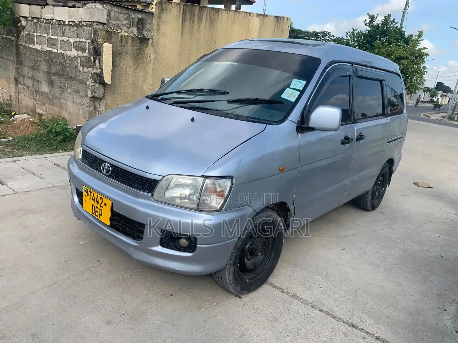 Toyota Noah 2001 Gray