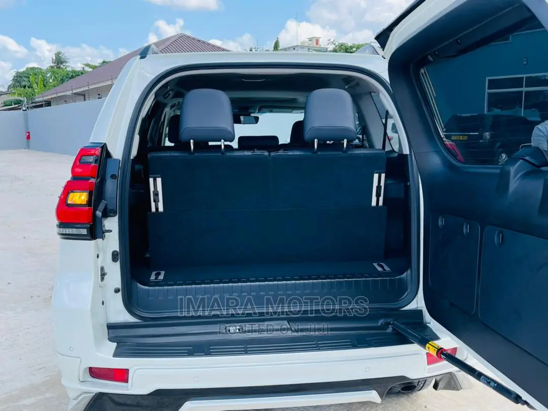Toyota Land Cruiser Prado 2019 White