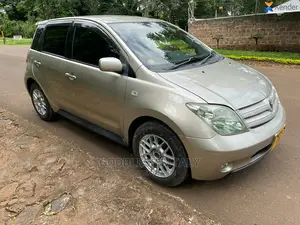 Toyota IST 2004 Gold