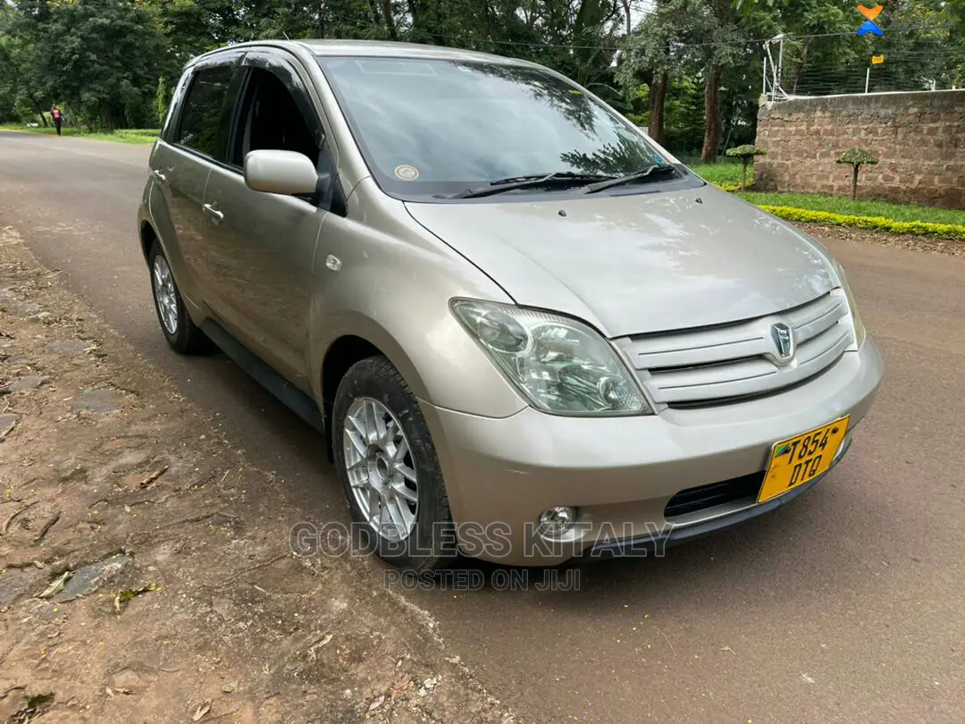 Toyota IST 2004 Gold