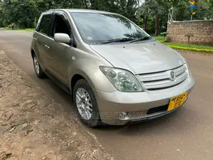 Toyota IST 2004 Gold