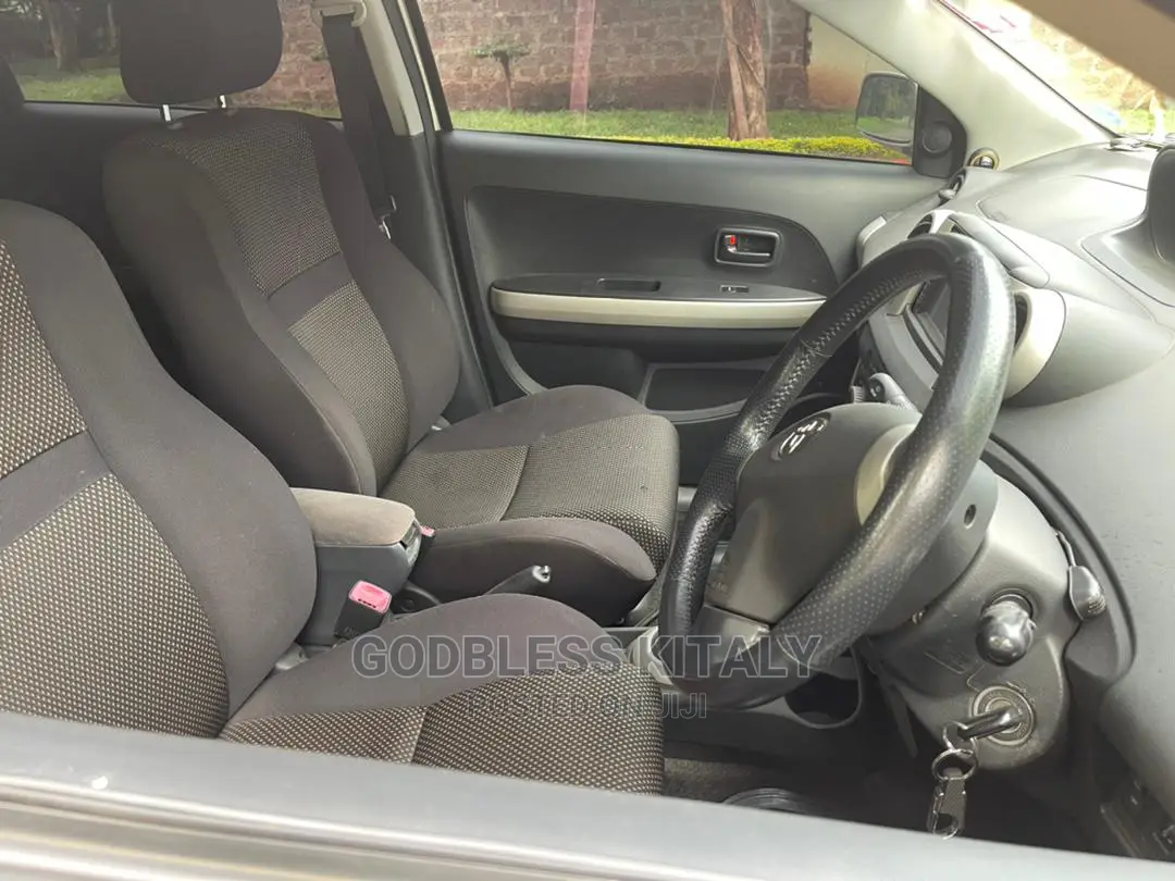 Toyota IST 2004 Gold
