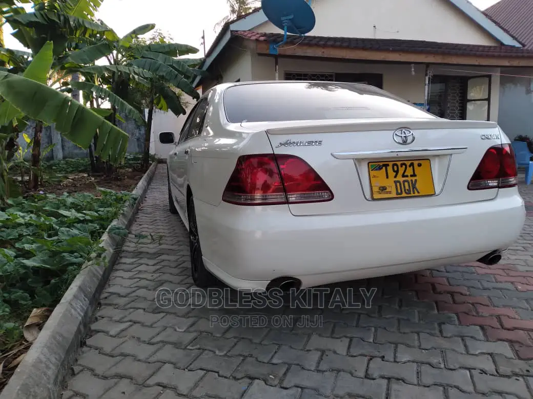 Toyota Crown 2004 White
