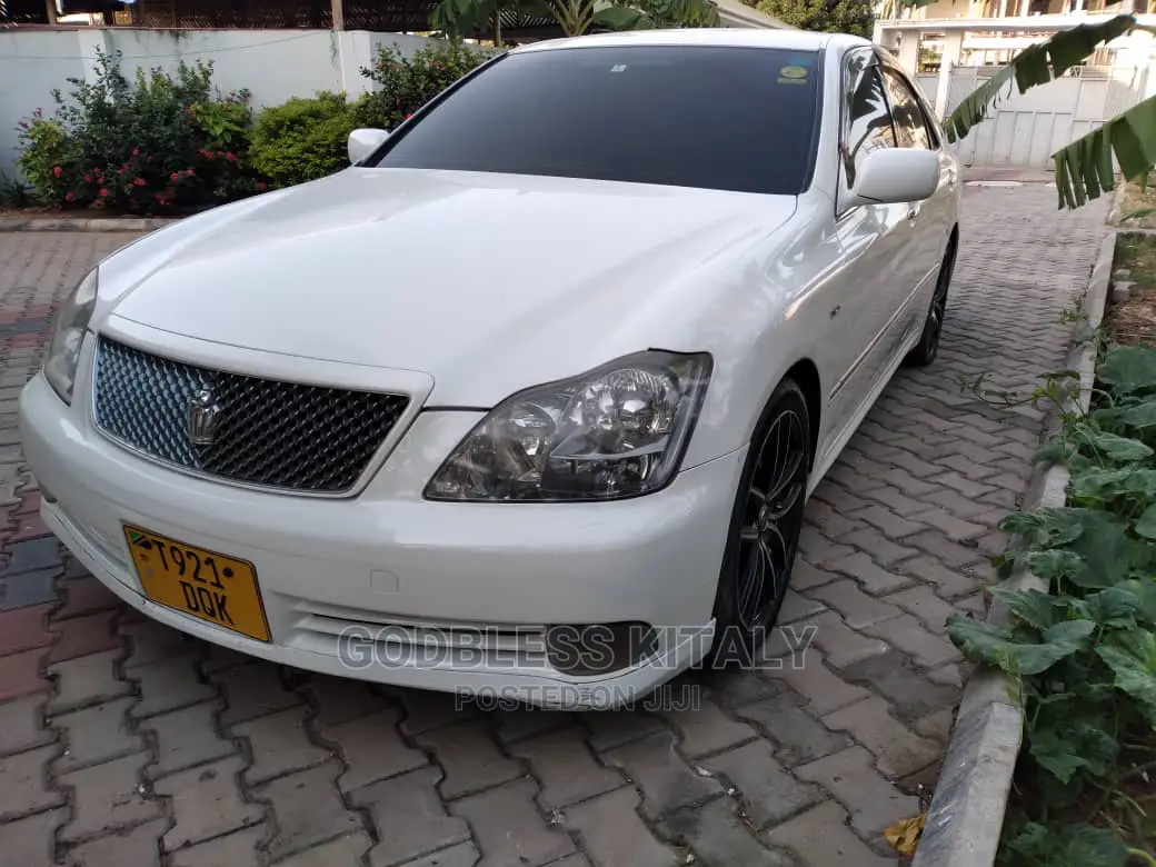 Toyota Crown 2004 White
