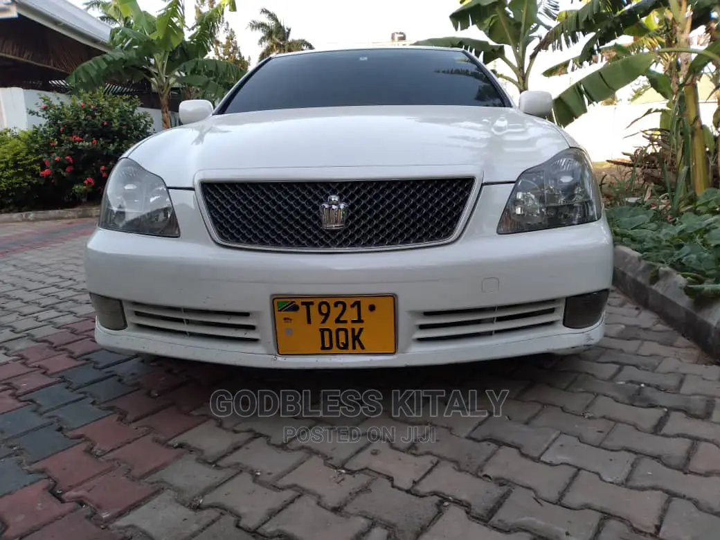 Toyota Crown 2004 White