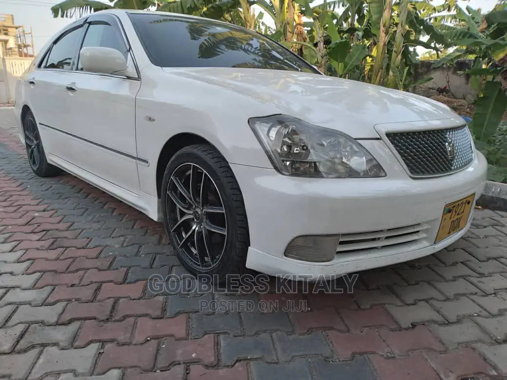 Toyota Crown 2004 White
