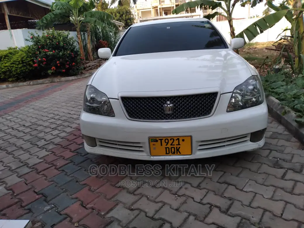 Toyota Crown 2004 White
