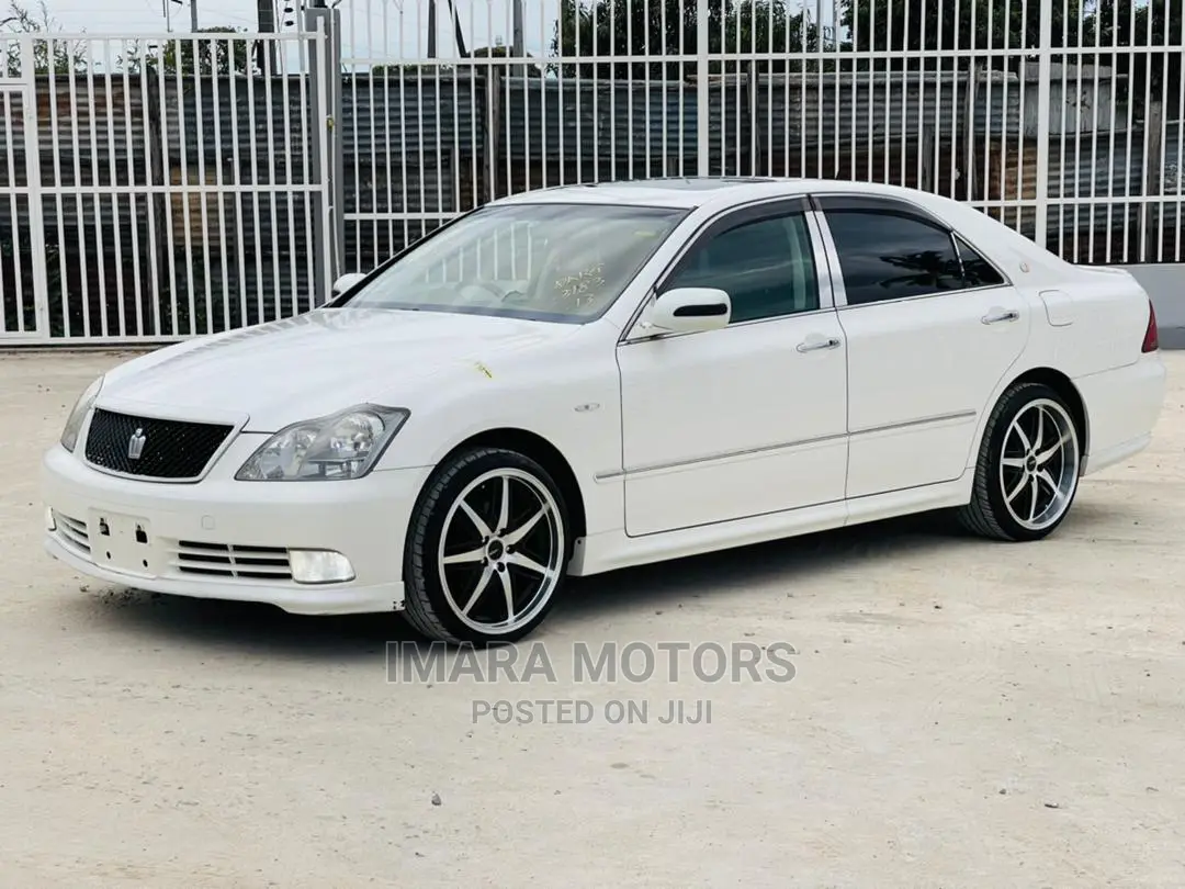 Toyota Crown 2006 White