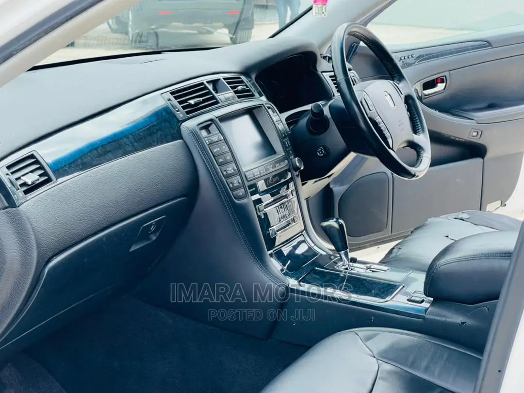 Toyota Crown 2006 White