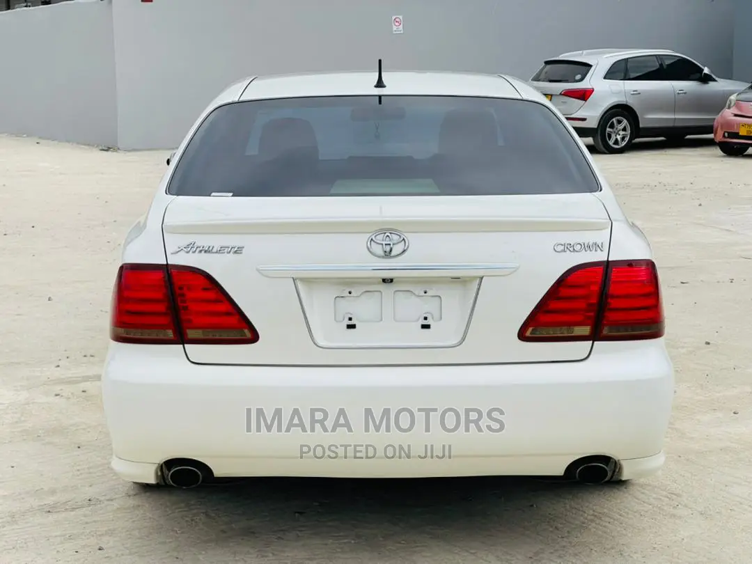 Toyota Crown 2006 White