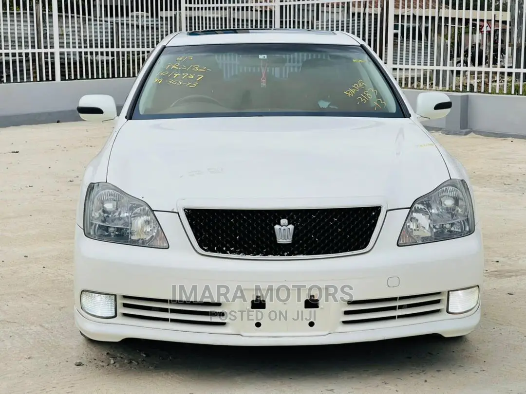 Toyota Crown 2006 White