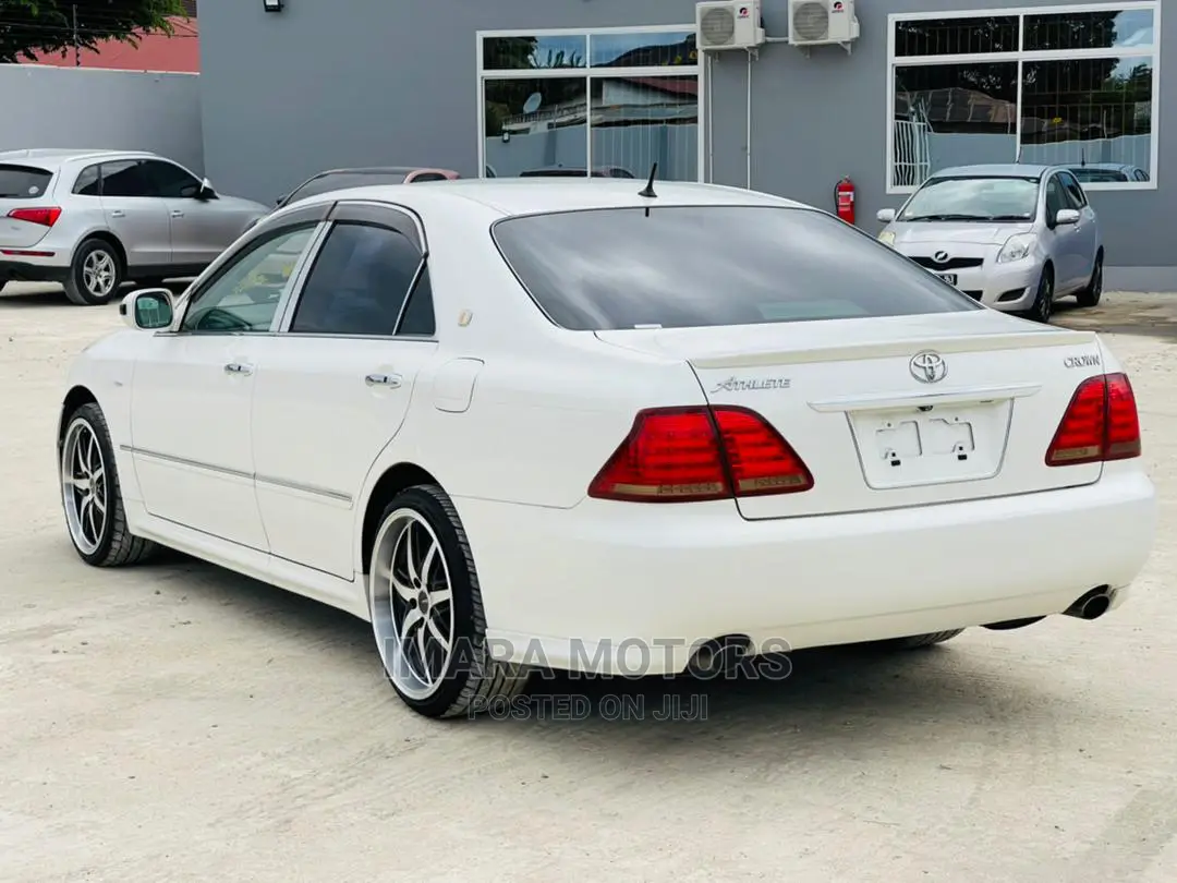Toyota Crown 2006 White