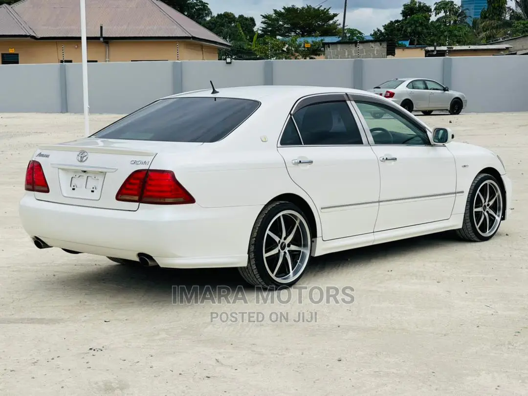 Toyota Crown 2006 White
