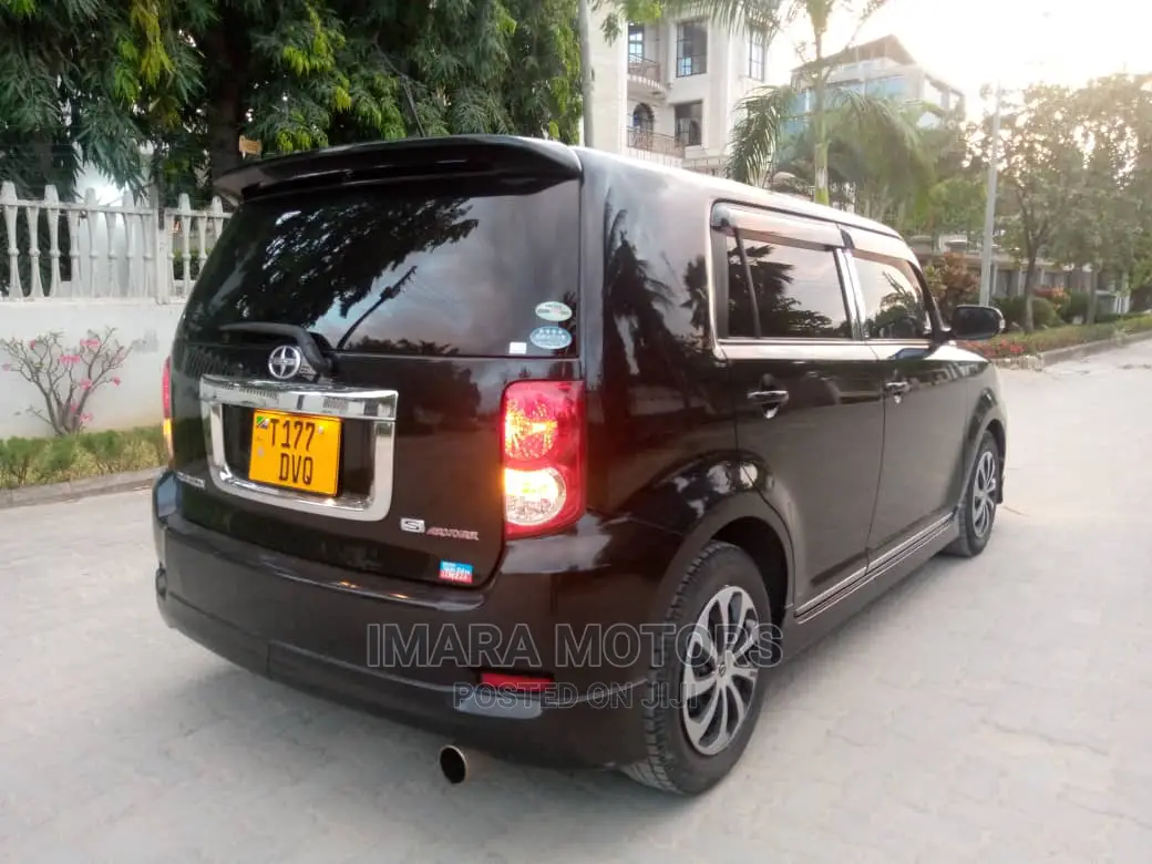 Toyota Corolla Rumion 2010 Black