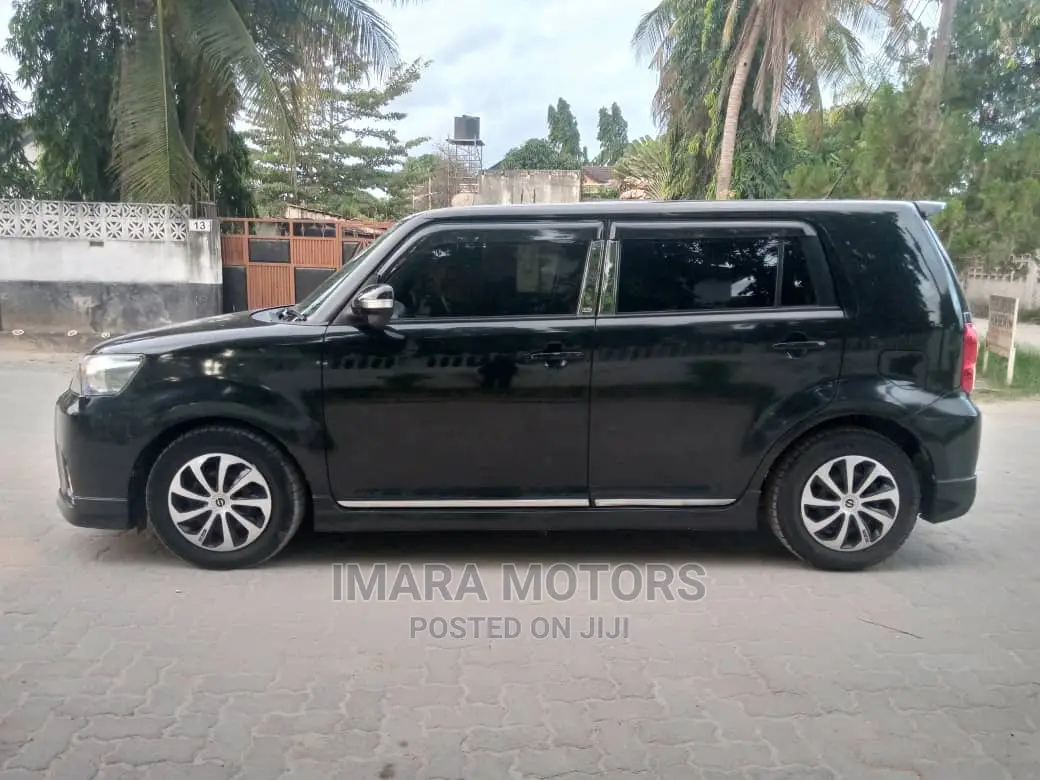 Toyota Corolla Rumion 2010 Black