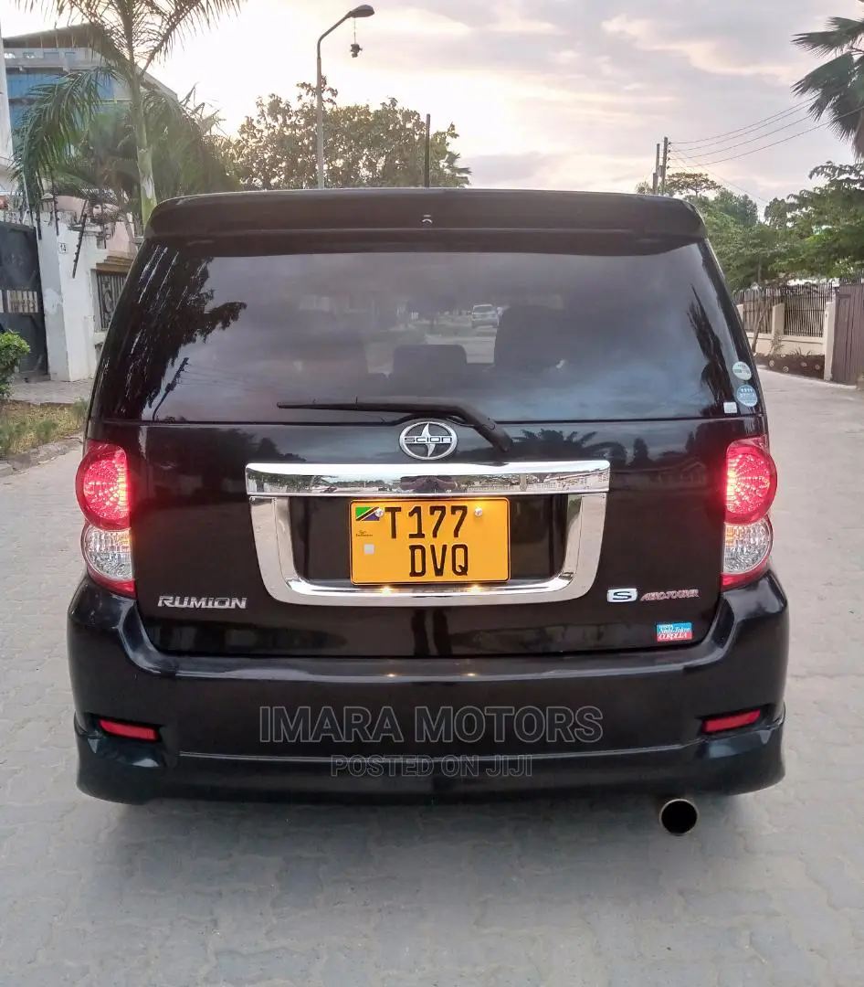 Toyota Corolla Rumion 2010 Black