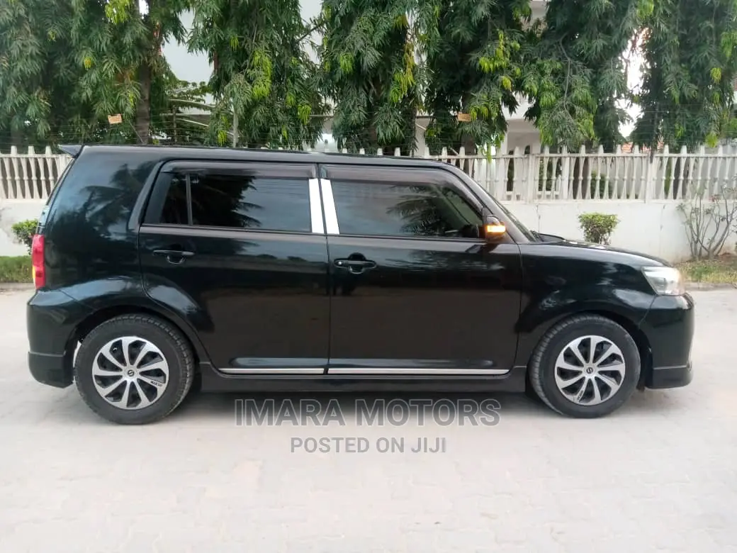 Toyota Corolla Rumion 2010 Black