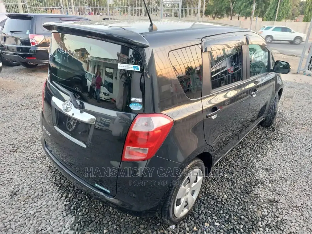 Toyota Ractis 2007 Black