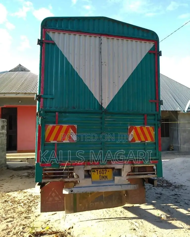 Mitsubishi Canter 1993 Silver