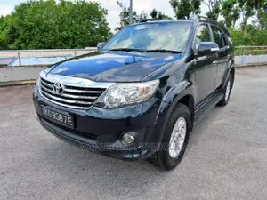 Toyota Fortuner 2012 Gray