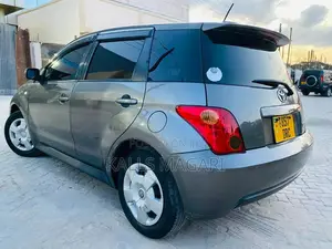 Toyota IST 2004 Gray