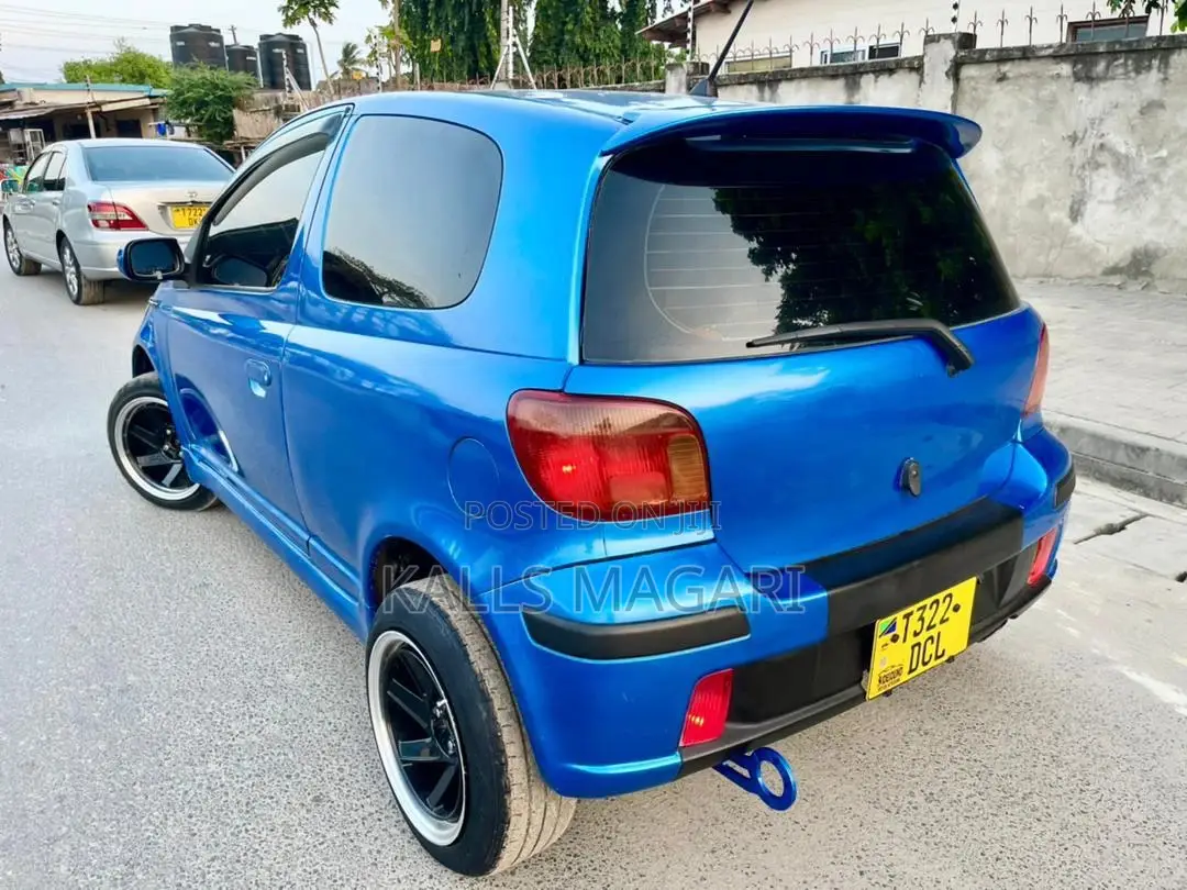 Toyota Vitz 2006 Blue