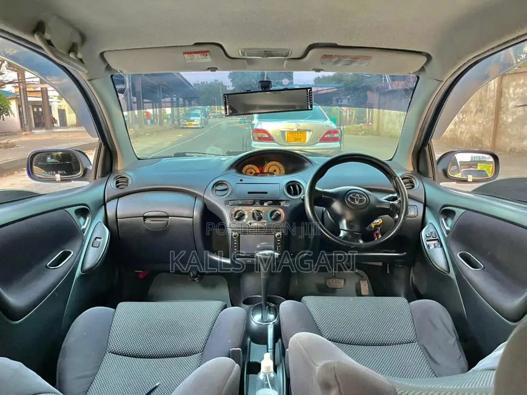 Toyota Vitz 2006 Blue